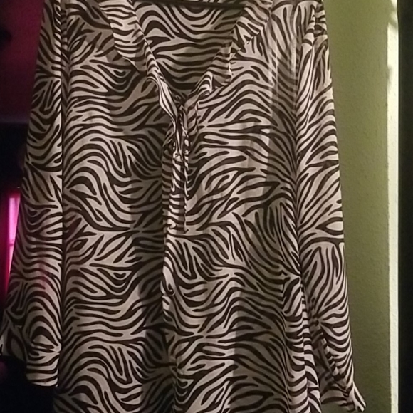 Victoria Secret cover up - Picture 1 of 2